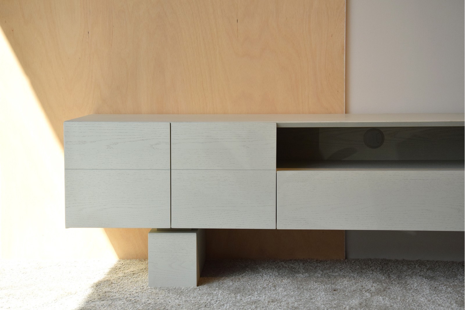 mueble-tv-roble-en-tono-blanco-roto (1)