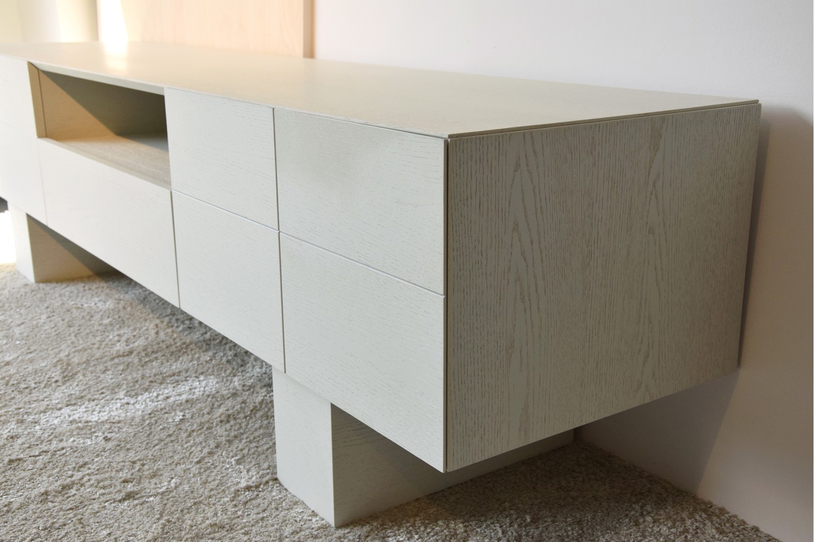 mueble-tv-roble-en-tono-blanco-roto (5)