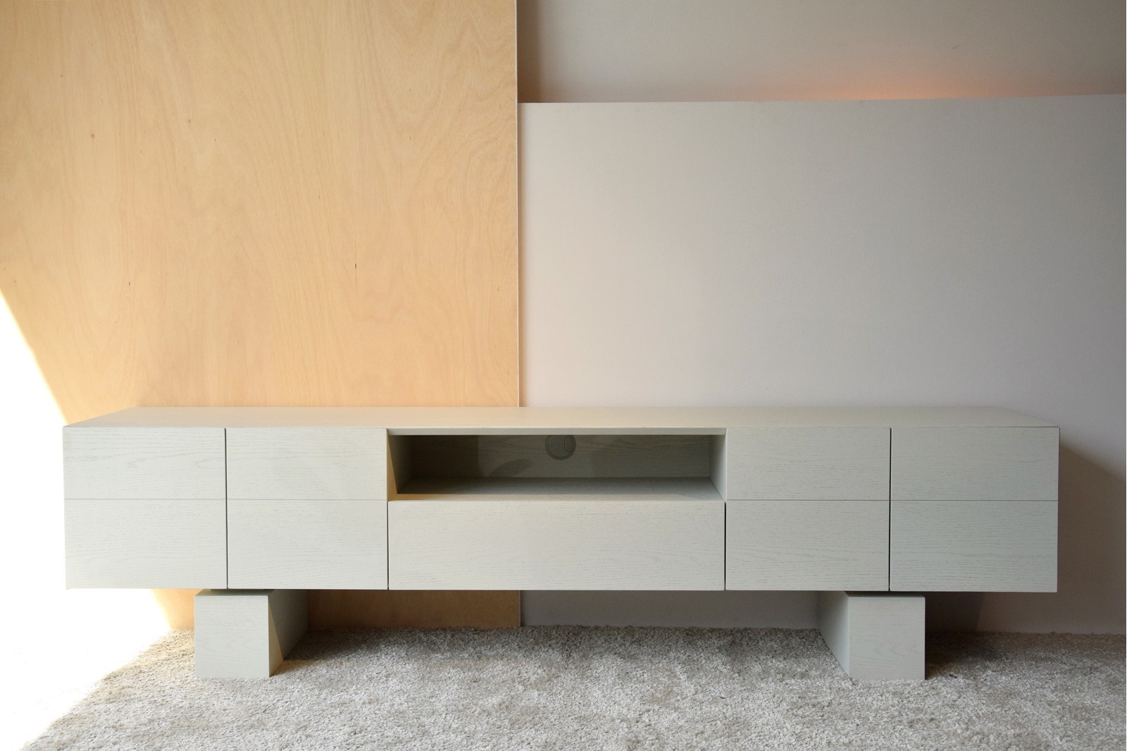 mueble-tv-roble-en-tono-blanco-roto
